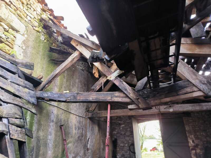 Dépose d&rsquo;une vieille charpente a amerens – Gaillac