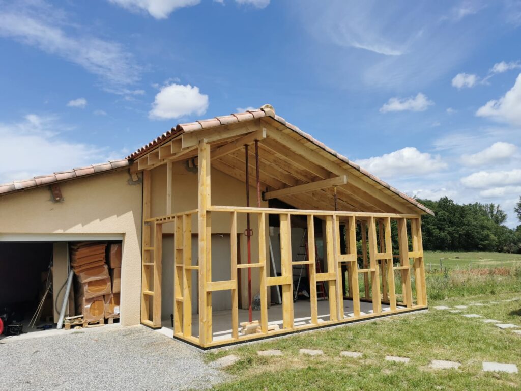 Pose charpente et couverture agrandissement garage à Cadalen Pose charpente et couverture agrandissement garage à Cadalen